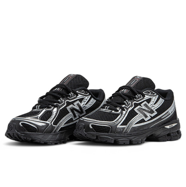 New Balance 740 Black Silver